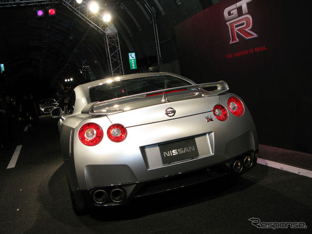 【写真蔵】日産 GT-R × 首都高 山手トンネル