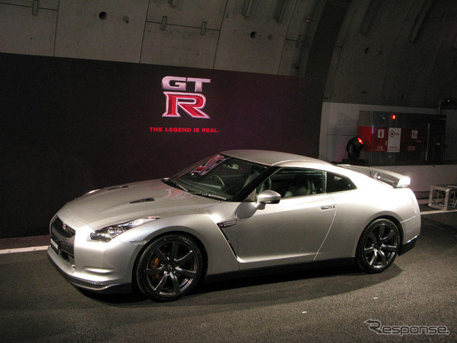 【写真蔵】日産 GT-R × 首都高 山手トンネル