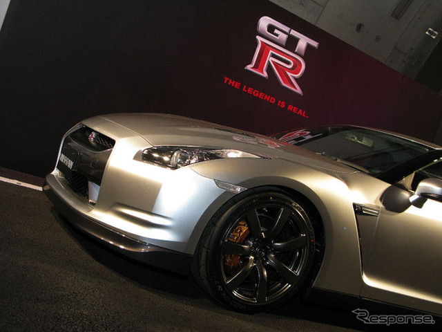 【写真蔵】日産 GT-R × 首都高 山手トンネル