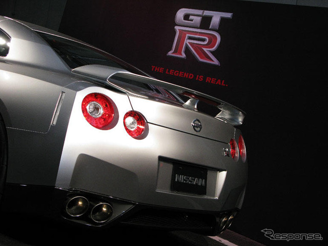 【写真蔵】日産 GT-R × 首都高 山手トンネル