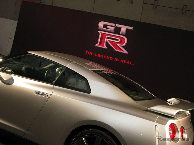 【写真蔵】日産 GT-R × 首都高 山手トンネル