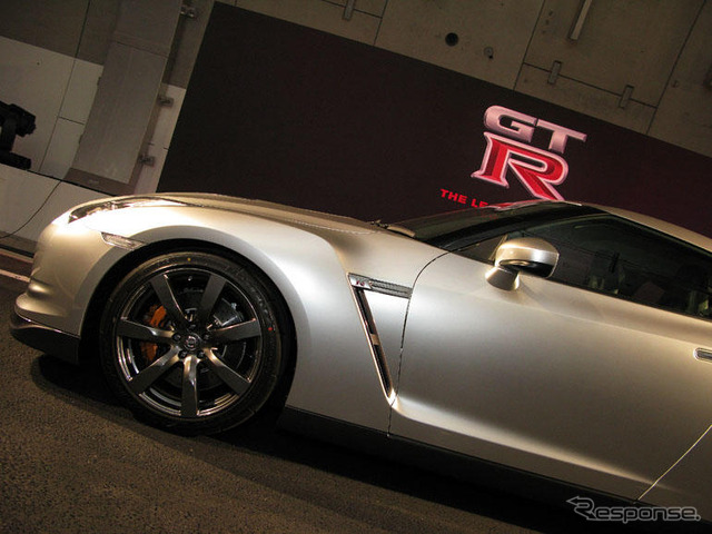 【写真蔵】日産 GT-R × 首都高 山手トンネル