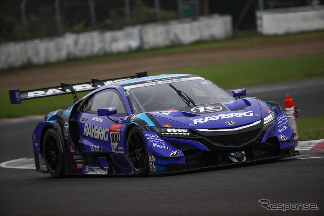 GT500のポールを獲得した#100 NSX。