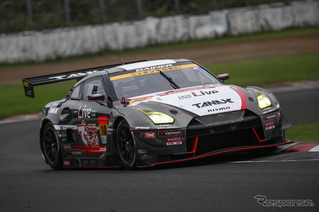 GT300クラス予選5位の#10 GT-R。