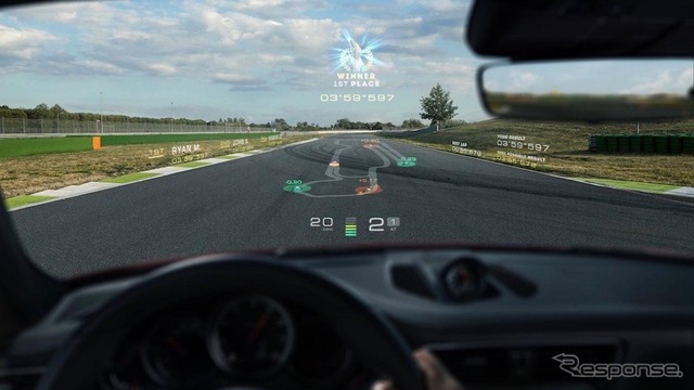 AR技術を導入するポルシェのヘッドアップディスプレイのイメージ
