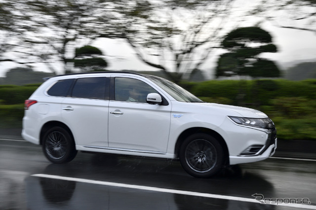 三菱 アウトランダーPHEV
