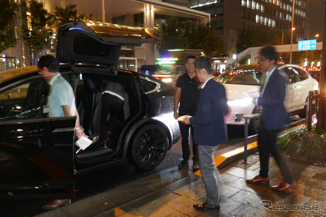 参加者はテスラに同乗する機会も与えられた