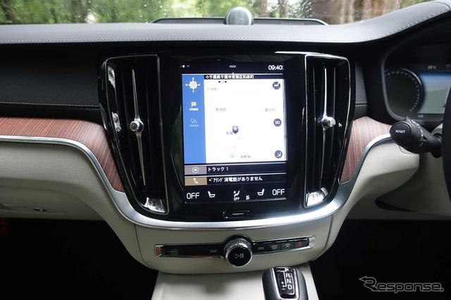 ボルボ V60 新型(T5 インスクリプション)
