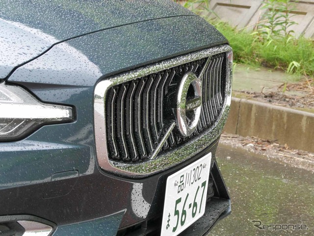 ボルボ V60 新型(T5 インスクリプション)