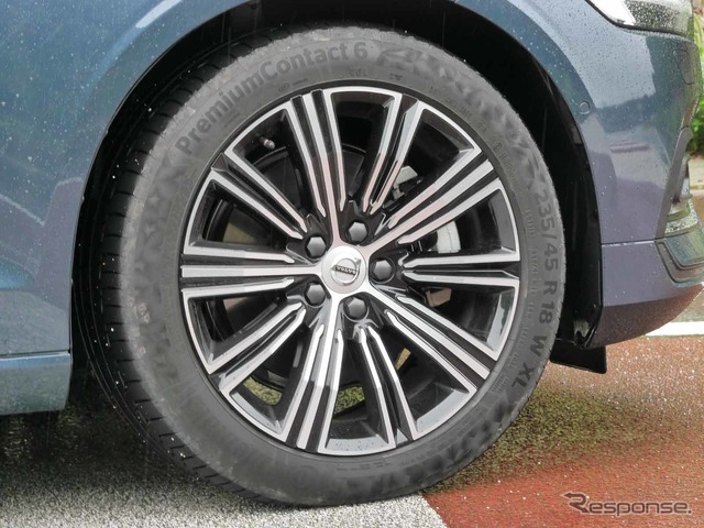 ボルボ V60 新型(T5 インスクリプション)