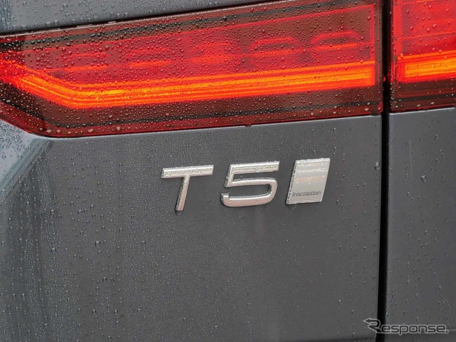 ボルボ V60 新型(T5 インスクリプション)