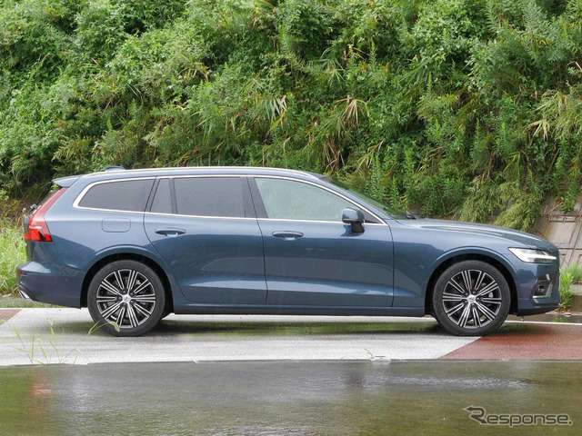 ボルボ V60 新型(T5 インスクリプション)