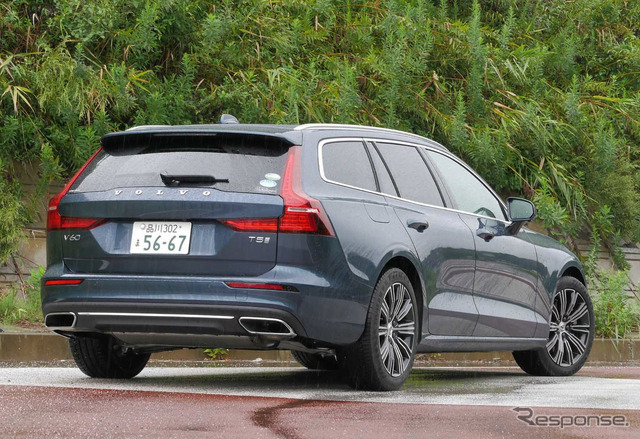 ボルボ V60 新型(T5 インスクリプション)