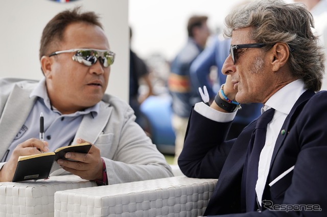 西川淳氏(左)とステファン・ヴィンケルマンCEO(右)