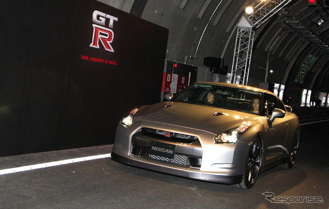 【写真蔵】米倉涼子 × GT-R × 首都高 山手トンネル