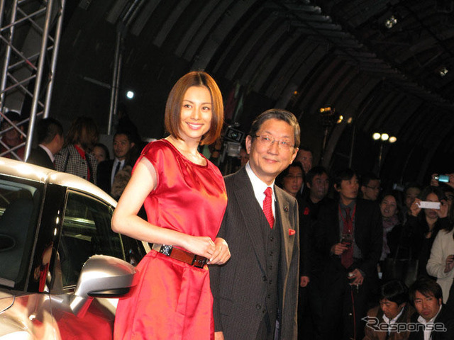 【写真蔵】米倉涼子 × GT-R × 首都高 山手トンネル