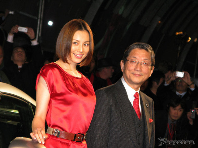 【写真蔵】米倉涼子 × GT-R × 首都高 山手トンネル