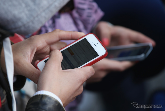 SNSの普及でコミュニケーションは容易に。だが直接声を聞く会話に勝るものはない(画像はイメージ)