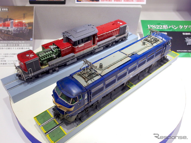アオシマ、EF66(手前)とDD51(全日本模型ホビーショー2018)