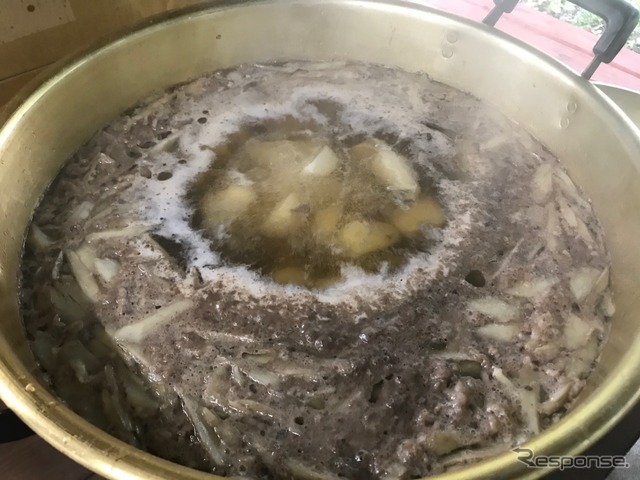 有志は前日から集合。東北秋の風物詩芋煮会を実施。