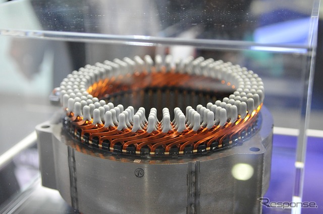 EVS31 デンソーブース。平角線コイルなどが特徴のモータージェネレーター