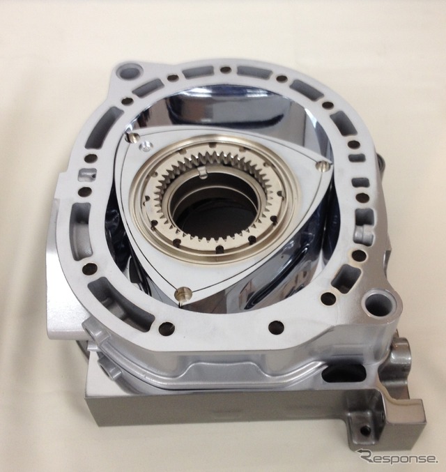 マツダ、ロータリーエンジンによるレンジエクステンダーEVを公開（2013年）