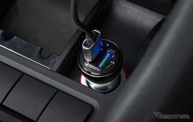 Quick Charge 3.0対応シガーソケット用USBチャージャー(2系統)