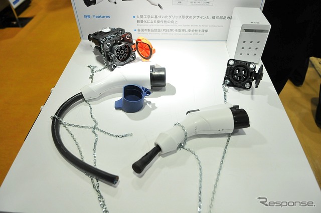 矢崎総業が出展した普通充電用「AC充電カプラ(Type1)」