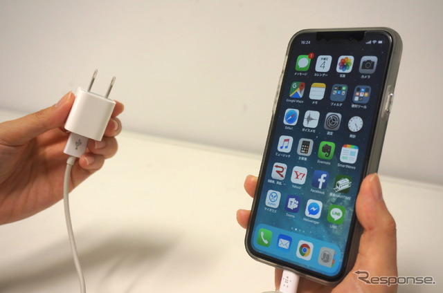 スマホの充電(イメージ)