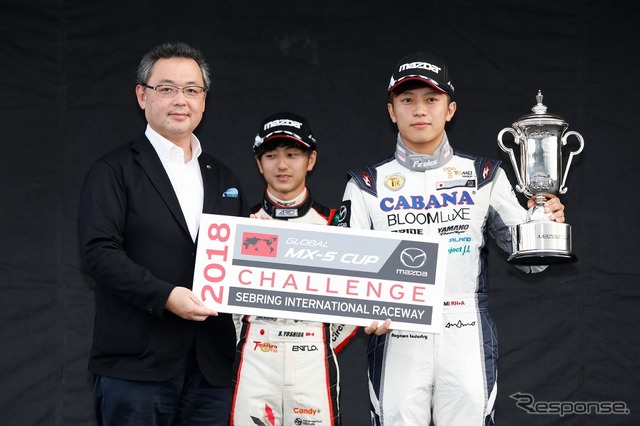 世界一決定戦への出場権を獲得した吉田綜一郎(中央)と堤優威(右)