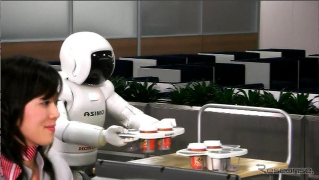 ホンダ『ASIMO』3体による給仕チーム結成