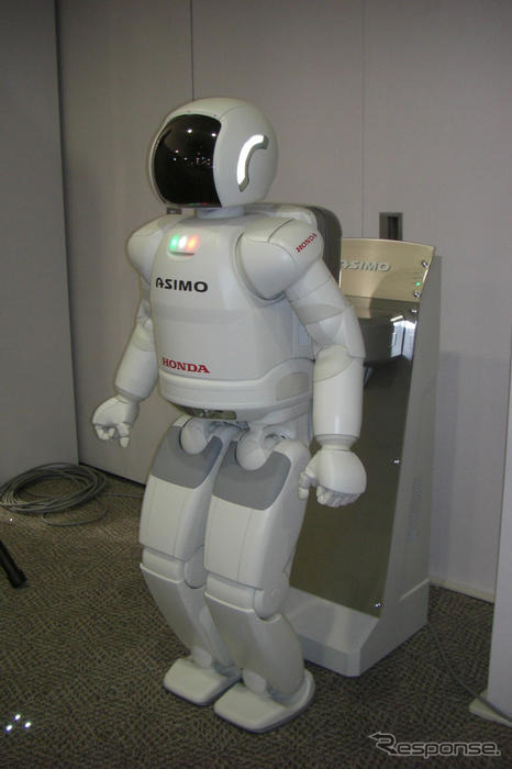 ホンダ『ASIMO』3体による給仕チーム結成