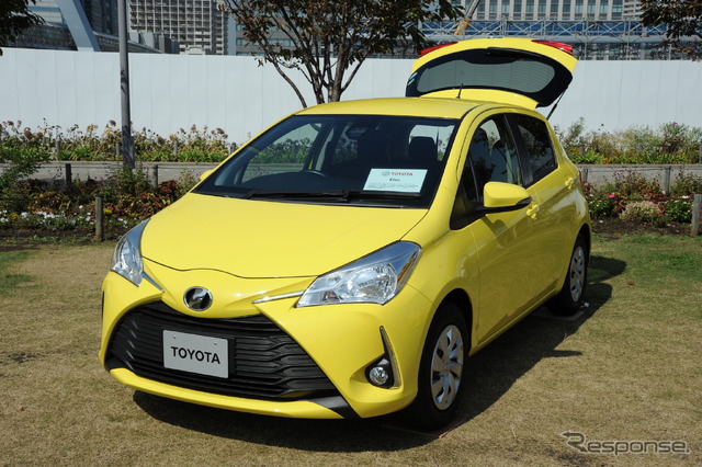 女性向け:トヨタ・ヴィッツ(東京モーターフェス2018、セーフティ&エコ展示)