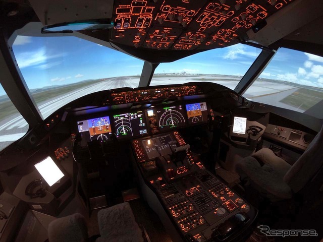 787 Simulator(787 シミュレーター)ではフライト体験ができる