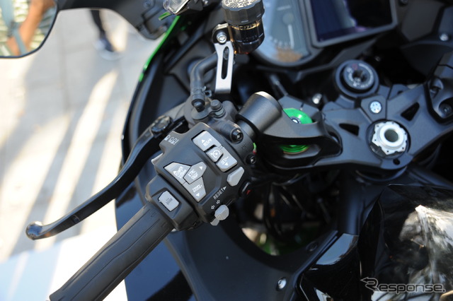 カワサキNinja H2 SX SE(東京モーターフェス2018、セーフティ&エコ展示)