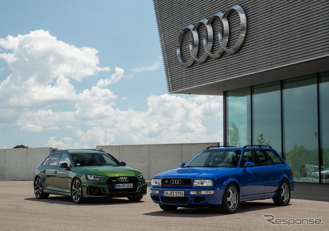 アウディ RS4アバント(左)とアウディ RS2