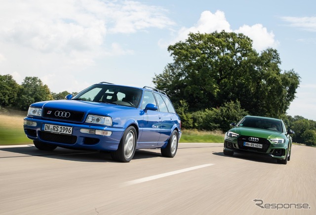 アウディ RS2(左)とアウディ RS4アバント