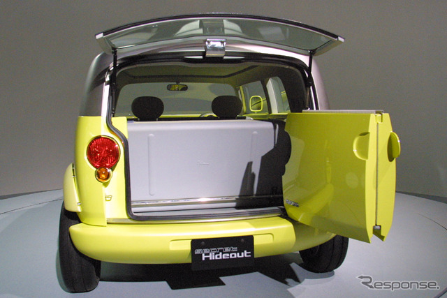 【東京ショー2001出品車】マツダの秘密基地『シークレット・ハイドアウト』