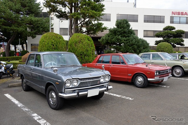 プリンス スカイライン 1500(左)、日産 スカイライン 1500スポーティDX(右)