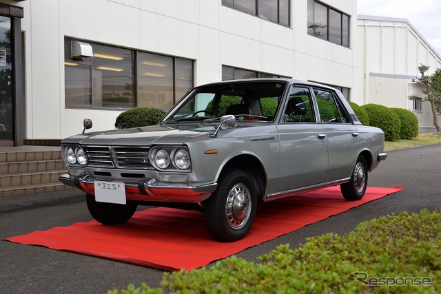 日産 ローレル 1800DX