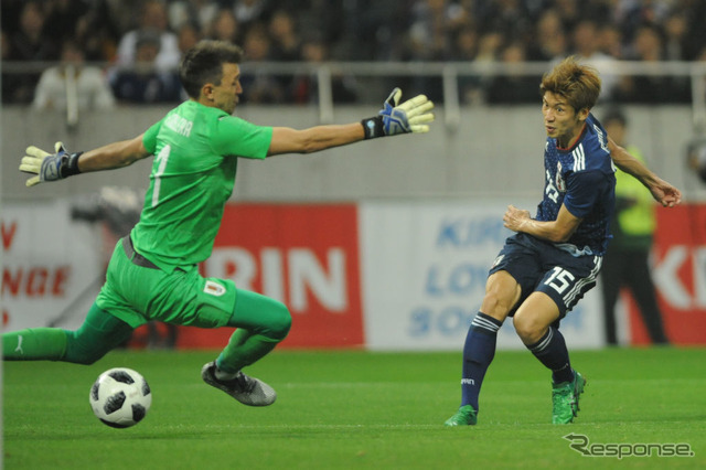 サッカー日本vsウルグアイ、日本の2点目　(c) Getty Images