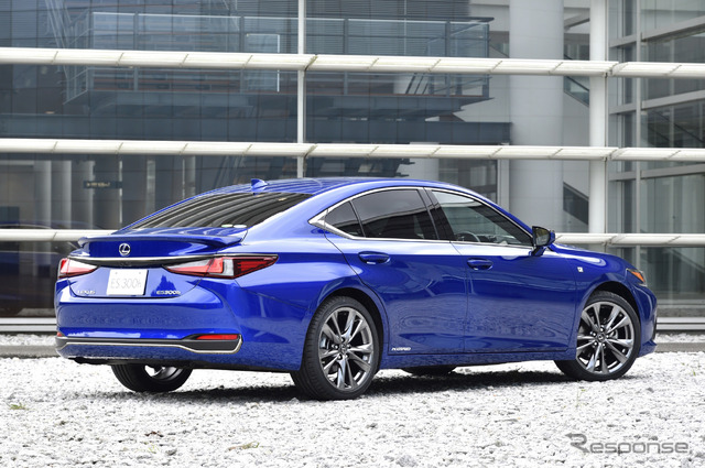 レクサス ES 新型(ES300h F SPORT)