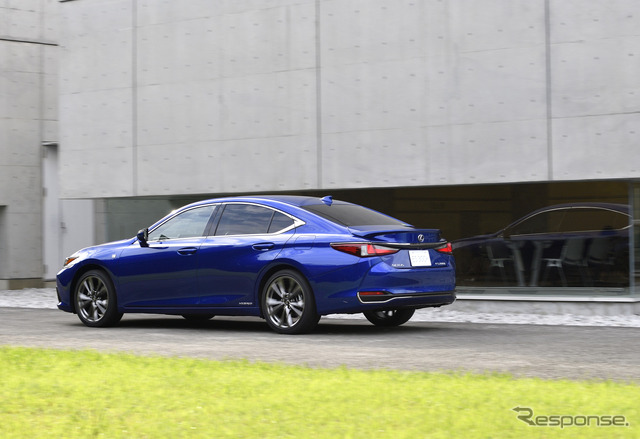 レクサス ES 新型(ES300h F SPORT)
