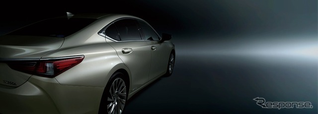 レクサス ES300h バージョンL(アイスエクリュマイカメタリック)