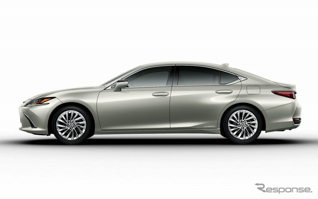 レクサス ES300h バージョンL(アイスエクリュマイカメタリック)