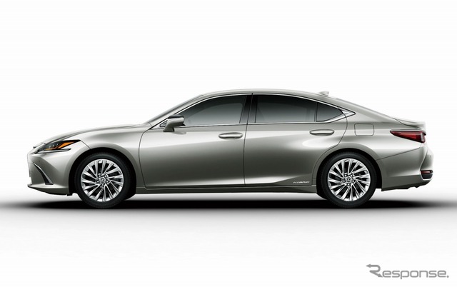 レクサス ES300h バージョンL(ソニックチタニウム)