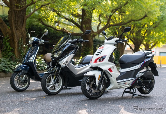 話題の125cc（原2）スクーター。左からベスパ プリマベーラ、ヤマハNMAX、プジョー スピードファイト