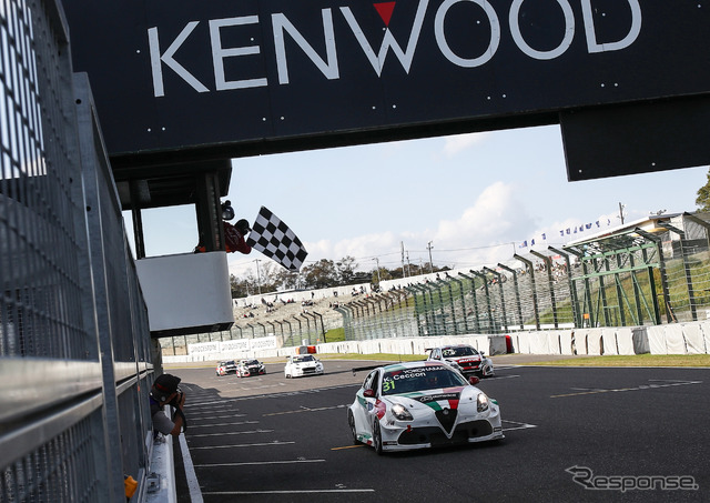 WTCR鈴鹿(27日・土曜)/Race1優勝の#31 チェッコン