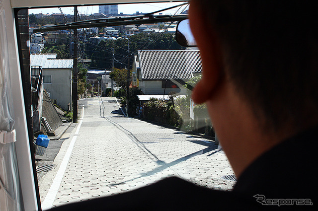 坂道の多い京急富岡駅エリアで始まった電動小型低速車実証実験