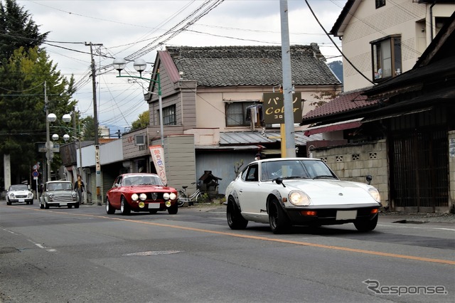 先頭から日産フェアレディZ、アルファロメオ2000GTV、Mini(ミニ)、日産フェアレディSR